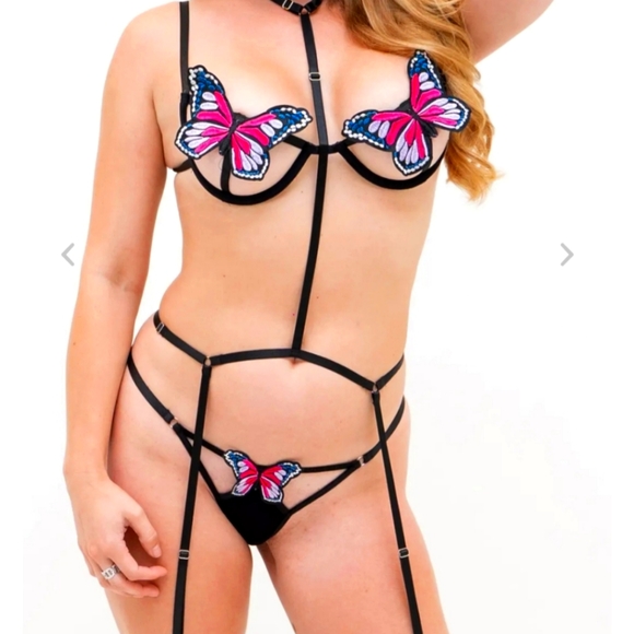 Brand new 3 piece 3d butterfly set - Picture 1 of 2
